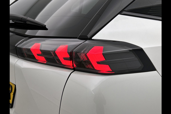 Peugeot e-2008 GT 100KW / 50 kWh SOH 90% / Navigatie / Pdc.+Camera / Airco-ecc. / Apk 10-2027