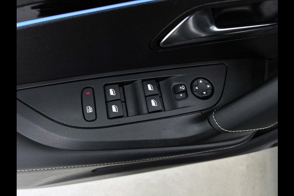 Peugeot e-2008 GT 100KW / 50 kWh SOH 90% / Navigatie / Pdc.+Camera / Airco-ecc. / Apk 10-2027
