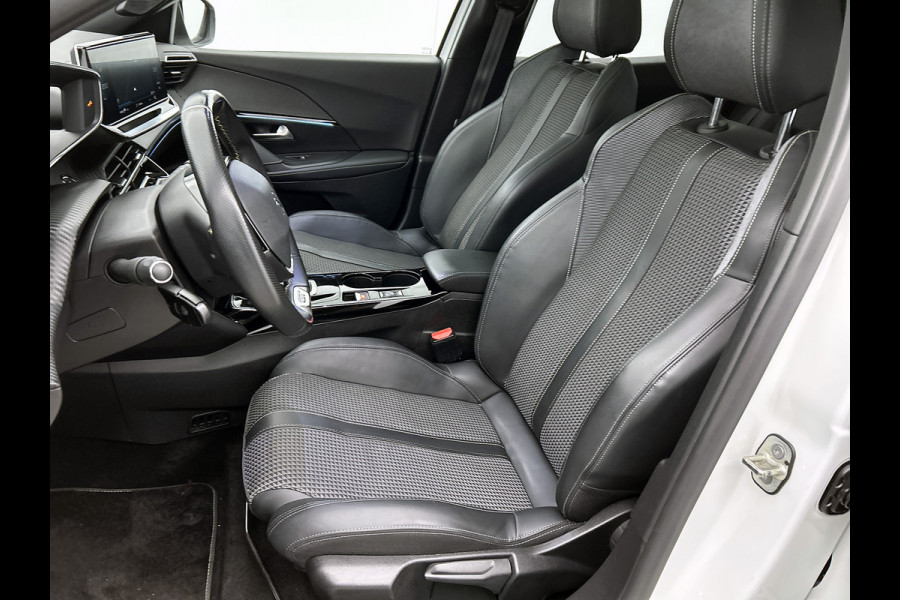 Peugeot e-2008 GT 100KW / 50 kWh SOH 90% / Navigatie / Pdc.+Camera / Airco-ecc. / Apk 10-2027