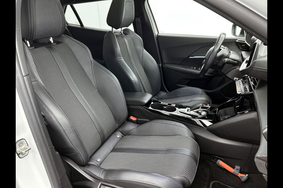 Peugeot e-2008 GT 100KW / 50 kWh SOH 90% / Navigatie / Pdc.+Camera / Airco-ecc. / Apk 10-2027