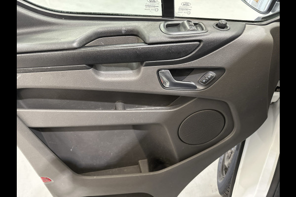 Ford Transit Custom 340 2.0 TDCI Euro6 Automaat 131PK H2 Trend 3Pers. *ideaal voor Camper* Navigatie / Pdc./ Airco / Safety&Comfort pack / Driver assist  / Stoelverwarming / / Apk nieuw