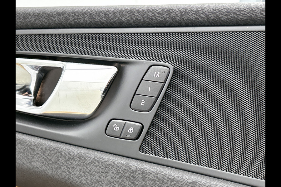 Volvo XC60 T5 AWD 251PK Inscription / Leder / Navigatie /  Winter Line / Business Pack Connect / Intellisafe Pro Line / Line / Apk nieuw