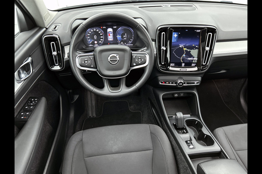 Volvo XC40 T4 Hybride SOH 98% R-Design Expression / Panoramadak / Navigatie / Xenon / Pdc. / Airco-ecc./ Radio multimedia / Apk 10-2026