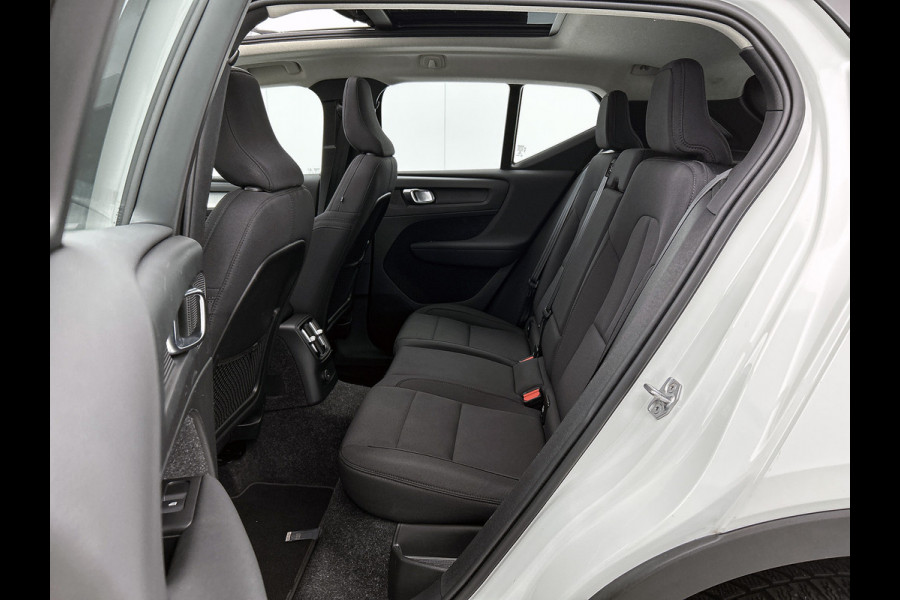 Volvo XC40 T4 Hybride SOH 98% R-Design Expression / Panoramadak / Navigatie / Xenon / Pdc. / Airco-ecc./ Radio multimedia / Apk 10-2026