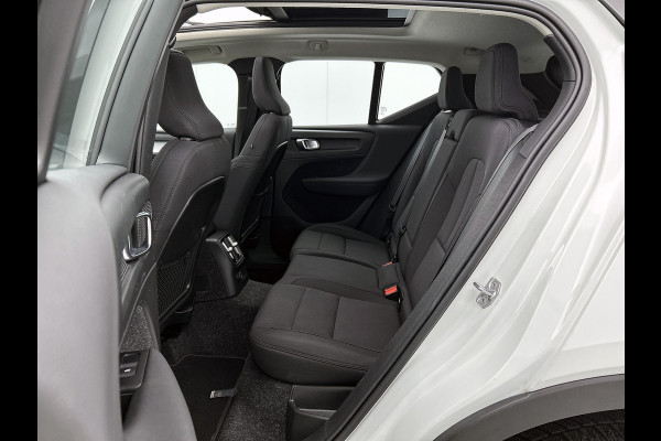 Volvo XC40 T4 Hybride SOH 98% R-Design Expression / Panoramadak / Navigatie / Xenon / Pdc. / Airco-ecc./ Radio multimedia / Apk 10-2026