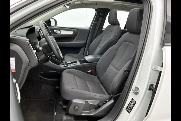 Volvo XC40 T4 Hybride SOH 98% R-Design Expression / Panoramadak / Navigatie / Xenon / Pdc. / Airco-ecc./ Radio multimedia / Apk 10-2026