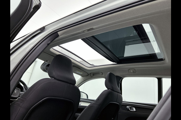 Volvo XC40 T4 Hybride SOH 98% R-Design Expression / Panoramadak / Navigatie / Xenon / Pdc. / Airco-ecc./ Radio multimedia / Apk 10-2026