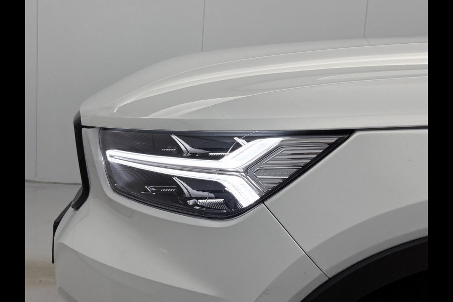Volvo XC40 T4 Hybride SOH 98% R-Design Expression / Panoramadak / Navigatie / Xenon / Pdc. / Airco-ecc./ Radio multimedia / Apk 10-2026
