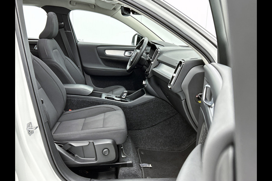 Volvo XC40 T4 Hybride SOH 98% R-Design Expression / Panoramadak / Navigatie / Xenon / Pdc. / Airco-ecc./ Radio multimedia / Apk 10-2026