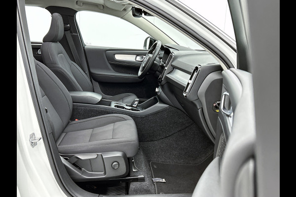 Volvo XC40 T4 Hybride SOH 98% R-Design Expression / Panoramadak / Navigatie / Xenon / Pdc. / Airco-ecc./ Radio multimedia / Apk 10-2026