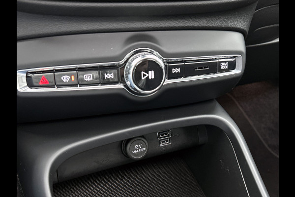 Volvo XC40 T4 Hybride SOH 98% R-Design Expression / Panoramadak / Navigatie / Xenon / Pdc. / Airco-ecc./ Radio multimedia / Apk 10-2026