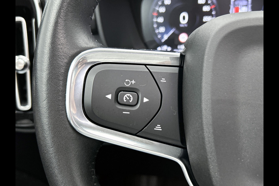 Volvo XC40 T4 Hybride SOH 98% R-Design Expression / Panoramadak / Navigatie / Xenon / Pdc. / Airco-ecc./ Radio multimedia / Apk 10-2026