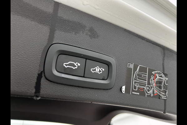 Volvo XC40 T4 Hybride SOH 98% R-Design Expression / Panoramadak / Navigatie / Xenon / Pdc. / Airco-ecc./ Radio multimedia / Apk 10-2026