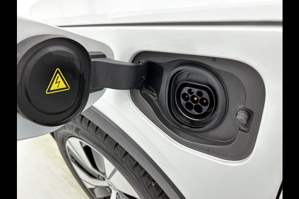 Volvo XC40 T4 Hybride SOH 98% R-Design Expression / Panoramadak / Navigatie / Xenon / Pdc. / Airco-ecc./ Radio multimedia / Apk 10-2026