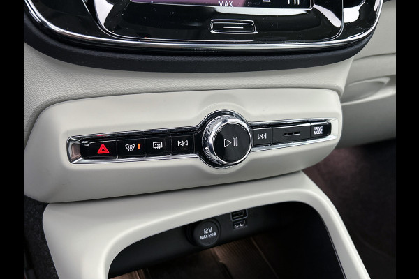 Volvo XC40 T5 180PK Hybride SOH 91% Inscription / Panoramadak / Leder / Trekhaak / airco-ecc./ Stuurverwarming / Navigatie / Apk 10-2026