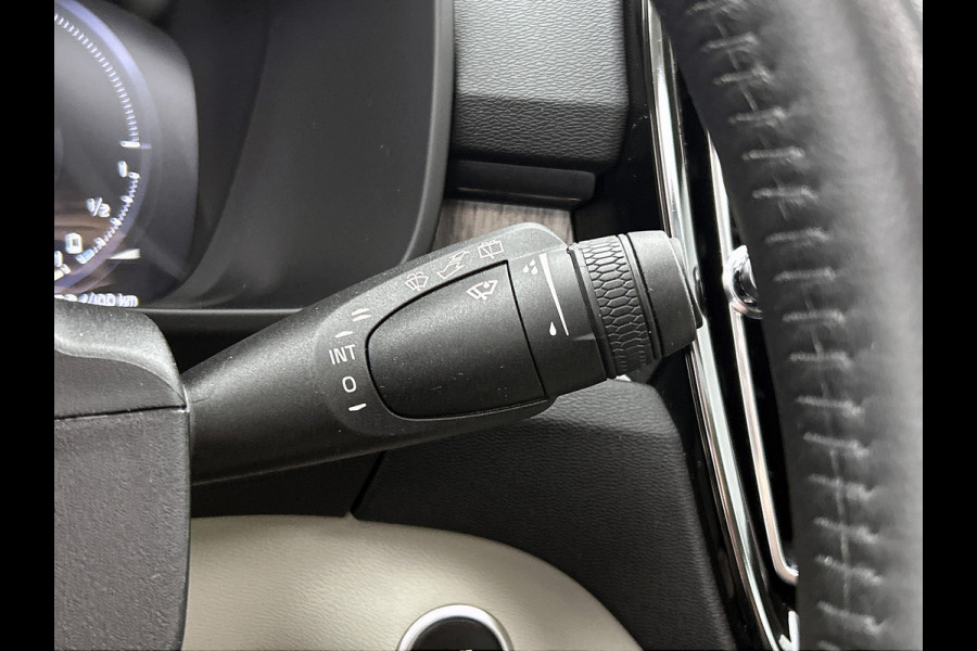 Volvo XC40 T5 180PK Hybride SOH 91% Inscription / Panoramadak / Leder / Trekhaak / airco-ecc./ Stuurverwarming / Navigatie / Apk 10-2026