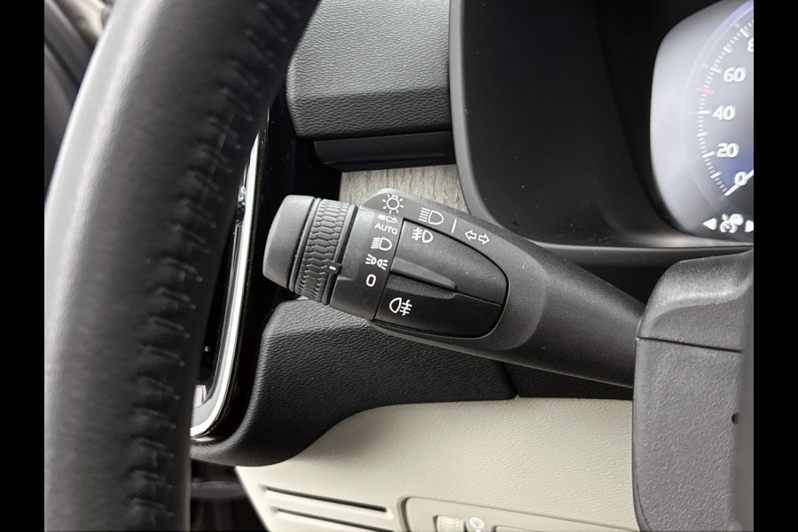 Volvo XC40 T5 180PK Hybride SOH 91% Inscription / Panoramadak / Leder / Trekhaak / airco-ecc./ Stuurverwarming / Navigatie / Apk 10-2026