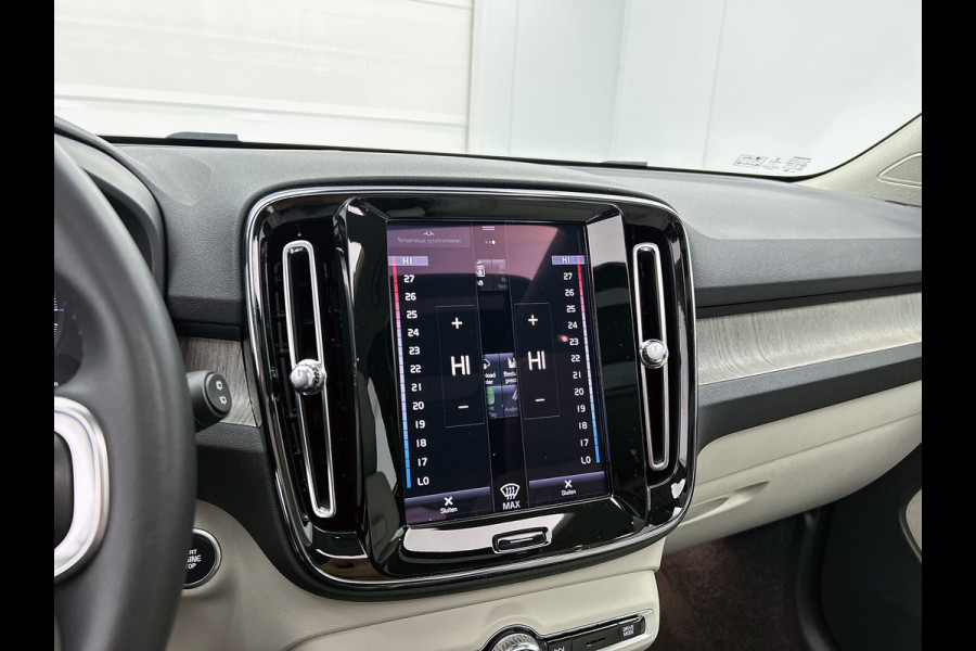 Volvo XC40 T5 180PK Hybride SOH 91% Inscription / Panoramadak / Leder / Trekhaak / airco-ecc./ Stuurverwarming / Navigatie / Apk 10-2026