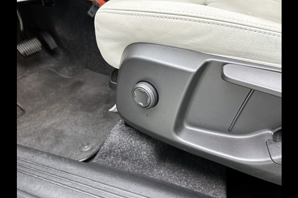 Volvo XC40 T5 180PK Hybride SOH 91% Inscription / Panoramadak / Leder / Trekhaak / airco-ecc./ Stuurverwarming / Navigatie / Apk 10-2026