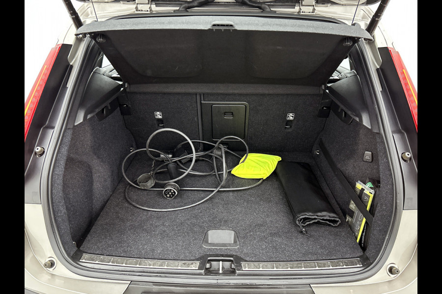 Volvo XC40 T5 180PK Hybride SOH 91% Inscription / Panoramadak / Leder / Trekhaak / airco-ecc./ Stuurverwarming / Navigatie / Apk 10-2026