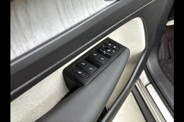 Volvo XC40 T5 180PK Hybride SOH 91% Inscription / Panoramadak / Leder / Trekhaak / airco-ecc./ Stuurverwarming / Navigatie / Apk 10-2026