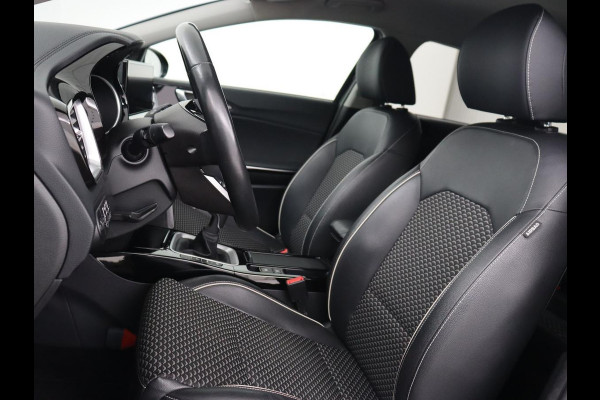 Kia Ceed 1.0 T-GDi DynamicPlusLine | Stoel & stuurverwarming | Trekhaak | Adaptive cruise | Camera | Carplay | Half leder | Navigatie | Keyless | Full LED | Climate control | Parkeerhulp