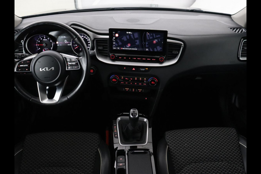 Kia Ceed 1.0 T-GDi DynamicPlusLine | Stoel & stuurverwarming | Trekhaak | Adaptive cruise | Camera | Carplay | Half leder | Navigatie | Keyless | Full LED | Climate control | Parkeerhulp