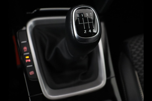 Kia Ceed 1.0 T-GDi DynamicPlusLine | Stoel & stuurverwarming | Trekhaak | Adaptive cruise | Camera | Carplay | Half leder | Navigatie | Keyless | Full LED | Climate control | Parkeerhulp