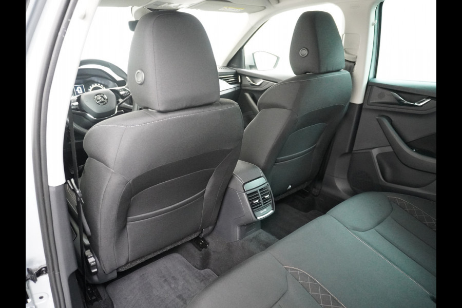 Škoda Kamiq T 111pk Apple Carplay Android-Navi Pdc DAB App-Connect CruiseControl Smartlink Usb Ecc Dakrails Led Lane/Front-Assist Isofix Dab VerwarmdeSpiegels Aut.Verlichting VerstelbareStoelen/Stuur 16''LM NL-auto Hoge Instap Ambition 1.0 TSI