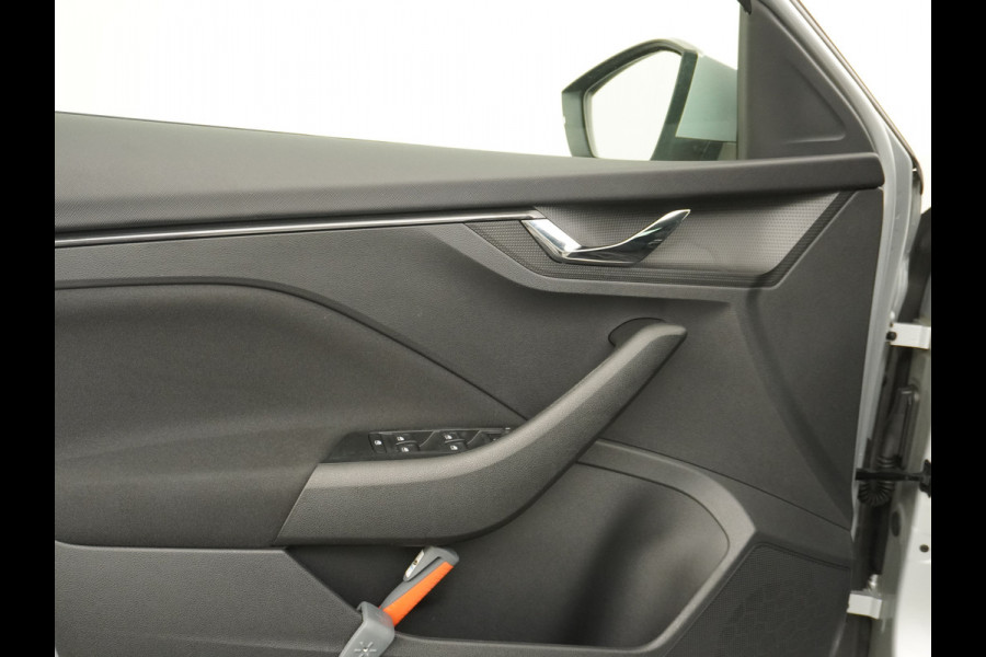 Škoda Kamiq T 111pk Apple Carplay Android-Navi Pdc DAB App-Connect CruiseControl Smartlink Usb Ecc Dakrails Led Lane/Front-Assist Isofix Dab VerwarmdeSpiegels Aut.Verlichting VerstelbareStoelen/Stuur 16''LM NL-auto Hoge Instap Ambition 1.0 TSI