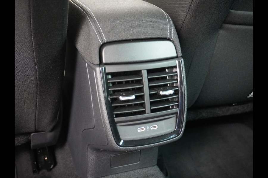 Škoda Kamiq T 111pk Apple Carplay Android-Navi Pdc DAB App-Connect CruiseControl Smartlink Usb Ecc Dakrails Led Lane/Front-Assist Isofix Dab VerwarmdeSpiegels Aut.Verlichting VerstelbareStoelen/Stuur 16''LM NL-auto Hoge Instap Ambition 1.0 TSI