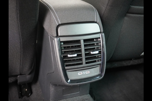 Škoda Kamiq T 111pk Apple Carplay Android-Navi Pdc DAB App-Connect CruiseControl Smartlink Usb Ecc Dakrails Led Lane/Front-Assist Isofix Dab VerwarmdeSpiegels Aut.Verlichting VerstelbareStoelen/Stuur 16''LM NL-auto Hoge Instap Ambition 1.0 TSI