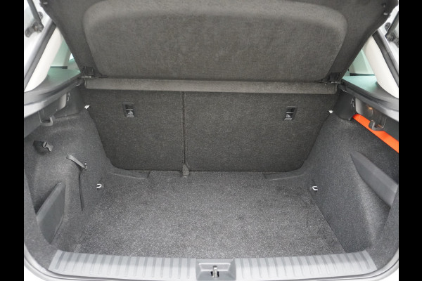 Škoda Kamiq T 111pk Apple Carplay Android-Navi Pdc DAB App-Connect CruiseControl Smartlink Usb Ecc Dakrails Led Lane/Front-Assist Isofix Dab VerwarmdeSpiegels Aut.Verlichting VerstelbareStoelen/Stuur 16''LM NL-auto Hoge Instap Ambition 1.0 TSI