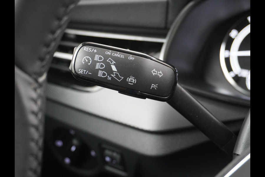 Škoda Kamiq T 111pk Apple Carplay Android-Navi Pdc DAB App-Connect CruiseControl Smartlink Usb Ecc Dakrails Led Lane/Front-Assist Isofix Dab VerwarmdeSpiegels Aut.Verlichting VerstelbareStoelen/Stuur 16''LM NL-auto Hoge Instap Ambition 1.0 TSI