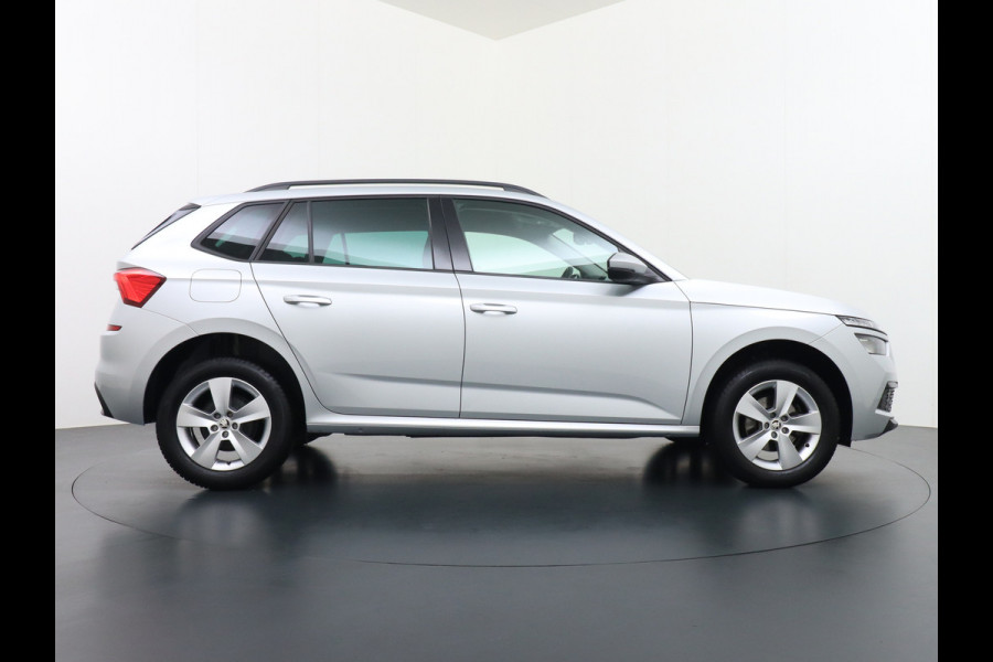 Škoda Kamiq T 111pk Apple Carplay Android-Navi Pdc DAB App-Connect CruiseControl Smartlink Usb Ecc Dakrails Led Lane/Front-Assist Isofix Dab VerwarmdeSpiegels Aut.Verlichting VerstelbareStoelen/Stuur 16''LM NL-auto Hoge Instap Ambition 1.0 TSI