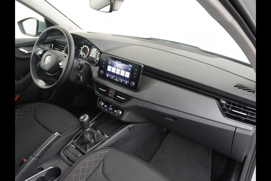 Škoda Kamiq T 111pk Apple Carplay Android-Navi Pdc DAB App-Connect CruiseControl Smartlink Usb Ecc Dakrails Led Lane/Front-Assist Isofix Dab VerwarmdeSpiegels Aut.Verlichting VerstelbareStoelen/Stuur 16''LM NL-auto Hoge Instap Ambition 1.0 TSI