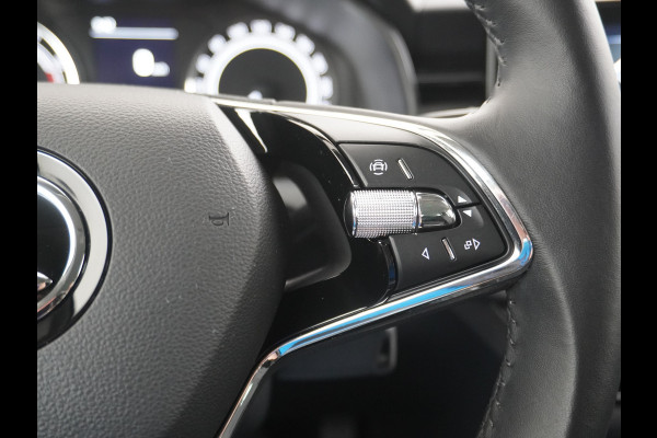 Škoda Kamiq T 111pk Apple Carplay Android-Navi Pdc DAB App-Connect CruiseControl Smartlink Usb Ecc Dakrails Led Lane/Front-Assist Isofix Dab VerwarmdeSpiegels Aut.Verlichting VerstelbareStoelen/Stuur 16''LM NL-auto Hoge Instap Ambition 1.0 TSI