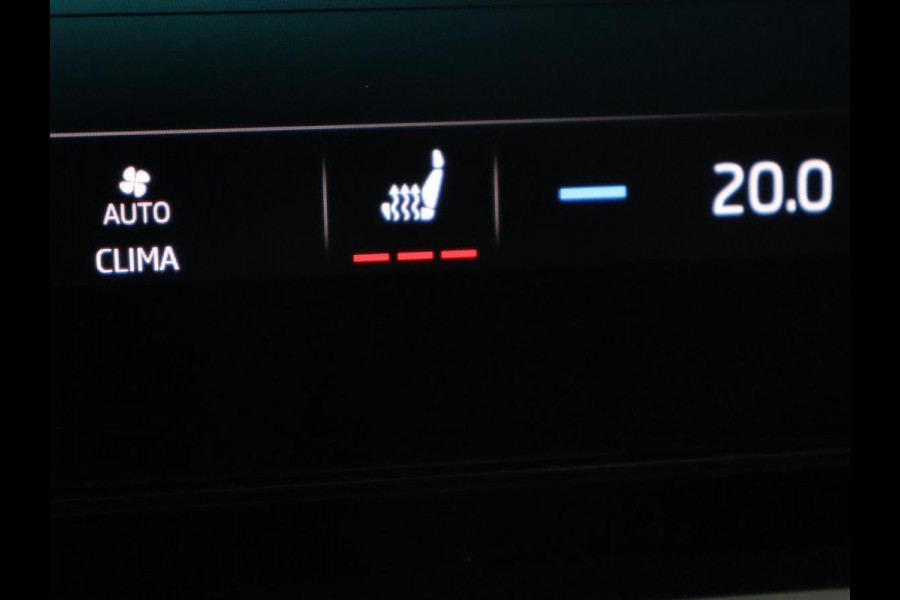 Škoda Octavia 1.5 TSI First Edition | Panoramadak | Trekhaak | Stoelverwarming | Matrix LED | Adaptive cruise | Sfeerverlichting | Carplay | Keyless | Virtual Cockpit | 18'' | Half leder | Climate control