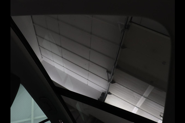 Škoda Octavia 1.5 TSI First Edition | Panoramadak | Trekhaak | Stoelverwarming | Matrix LED | Adaptive cruise | Sfeerverlichting | Carplay | Keyless | Virtual Cockpit | 18'' | Half leder | Climate control