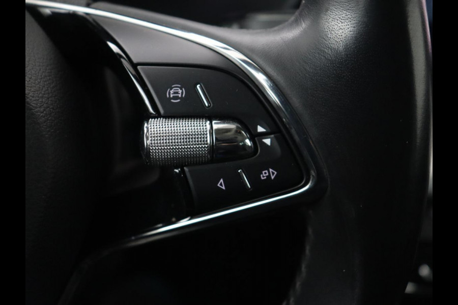 Škoda Octavia 1.5 TSI First Edition | Panoramadak | Trekhaak | Stoelverwarming | Matrix LED | Adaptive cruise | Sfeerverlichting | Carplay | Keyless | Virtual Cockpit | 18'' | Half leder | Climate control