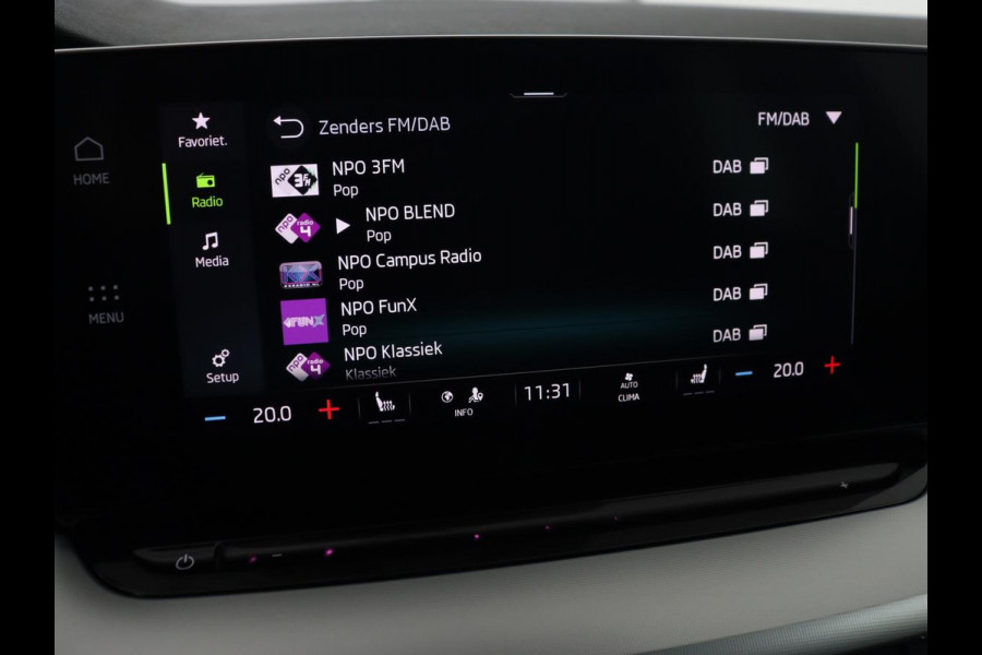 Škoda Octavia 1.5 TSI First Edition | Panoramadak | Trekhaak | Stoelverwarming | Matrix LED | Adaptive cruise | Sfeerverlichting | Carplay | Keyless | Virtual Cockpit | 18'' | Half leder | Climate control