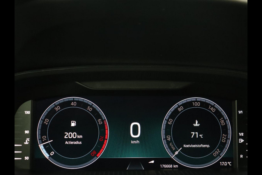 Škoda Octavia 1.5 TSI First Edition | Panoramadak | Trekhaak | Stoelverwarming | Matrix LED | Adaptive cruise | Sfeerverlichting | Carplay | Keyless | Virtual Cockpit | 18'' | Half leder | Climate control