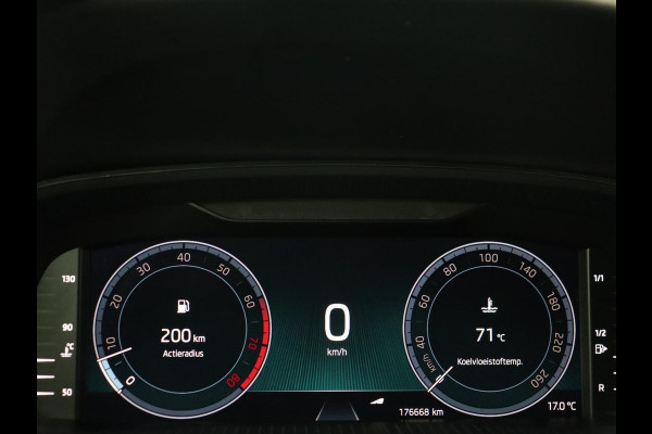 Škoda Octavia 1.5 TSI First Edition | Panoramadak | Trekhaak | Stoelverwarming | Matrix LED | Adaptive cruise | Sfeerverlichting | Carplay | Keyless | Virtual Cockpit | 18'' | Half leder | Climate control