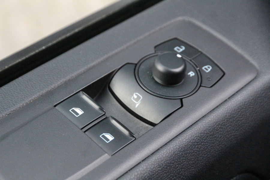 Ford Transit Custom 2.0 TDCI 136 | KAR-edition | LED | Camera | Navi | Clima..