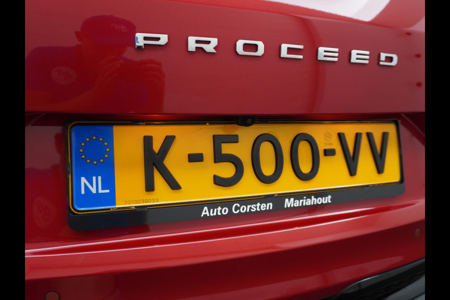 Kia ProCeed 1.5T 160PK AUT-7 GT-Plus Line MHEV Virtual Cockpit Navi Camera Ecc Apple Carplay Android Auto Adap.Cruise Stoel+Bank+Stuurverwar Keyless DAB Lmv 18" Led Dodehoekdetector Rijstrooksensor met correctie Elek.Achterklep Verkeersbord detectie Uitparkeer waarschuwing Zeer compleet! 1e Eigenaar Origineel Nederlandse Auto €37.000,- nieuw