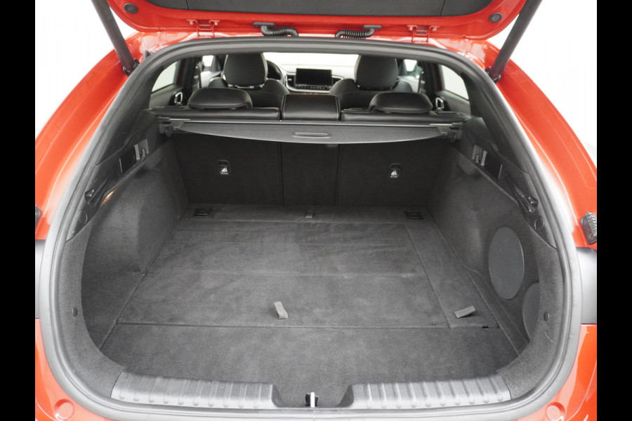 Kia ProCeed 1.5T 160PK AUT-7 GT-Plus Line MHEV Virtual Cockpit Navi Camera Ecc Apple Carplay Android Auto Adap.Cruise Stoel+Bank+Stuurverwar Keyless DAB Lmv 18" Led Dodehoekdetector Rijstrooksensor met correctie Elek.Achterklep Verkeersbord detectie Uitparkeer waarschuwing Zeer compleet! 1e Eigenaar Origineel Nederlandse Auto €37.000,- nieuw