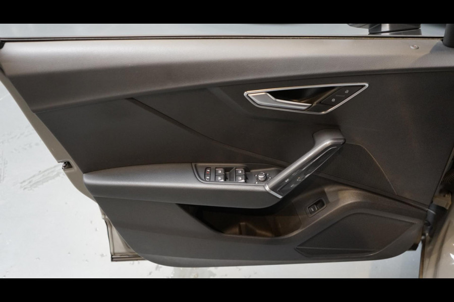 Audi Q2 35 TFSI 3x S-Line Black Optik AUTOMAAT-ACC-AMBIANCE-CARPLAY-FULL LED-KEYLESS-STOELVERWARMING