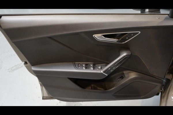 Audi Q2 35 TFSI 3x S-Line Black Optik AUTOMAAT-ACC-AMBIANCE-CARPLAY-FULL LED-KEYLESS-STOELVERWARMING