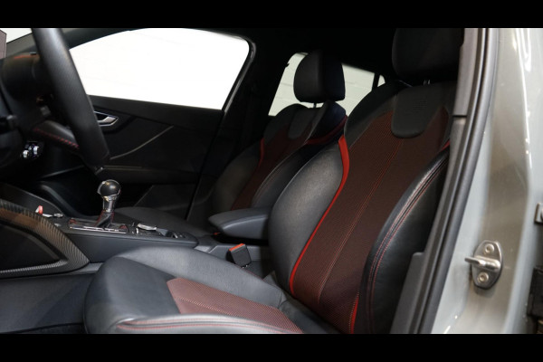 Audi Q2 35 TFSI 3x S-Line Black Optik AUTOMAAT-ACC-AMBIANCE-CARPLAY-FULL LED-KEYLESS-STOELVERWARMING