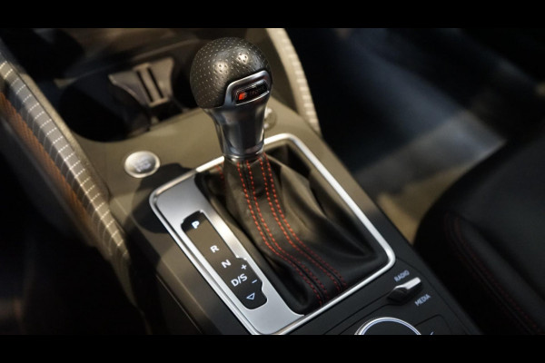 Audi Q2 35 TFSI 3x S-Line Black Optik AUTOMAAT-ACC-AMBIANCE-CARPLAY-FULL LED-KEYLESS-STOELVERWARMING